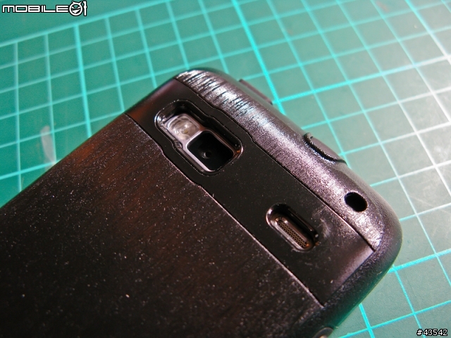 固若金湯的保護 ─ OtterBOX Commuter series for Desire Z
