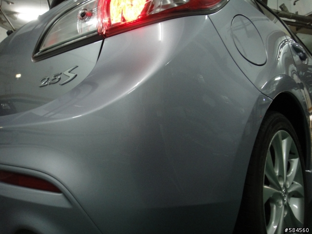 New mazda 3 2.5s 第一次被撞......小鯊魚受傷了.....(1/4更新)