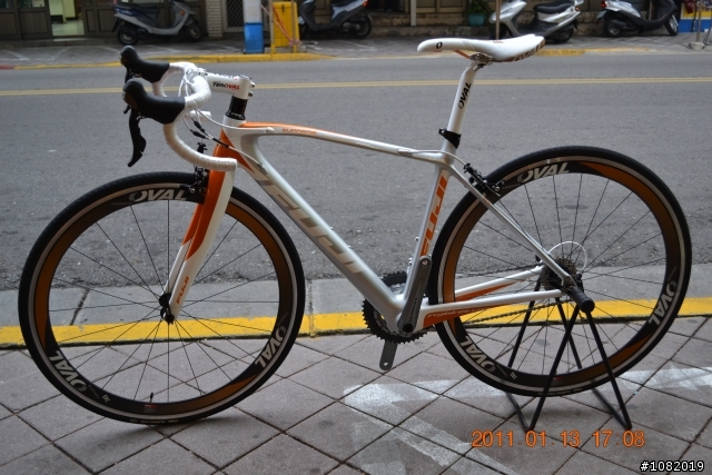 2011年FUJI SUPREME 1.0女性公路車不專業的開箱文