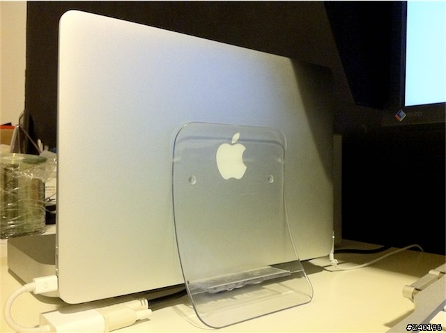 分享new MBA13直立座+外接螢幕 (感謝愛護,同場加映"MacMini Server也站起來番外篇")
