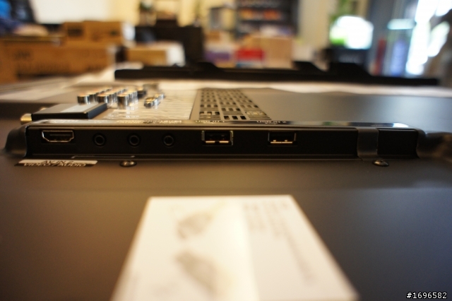 老掉牙的簡易開箱~LG 47LX9500 超薄型3D液晶電視~