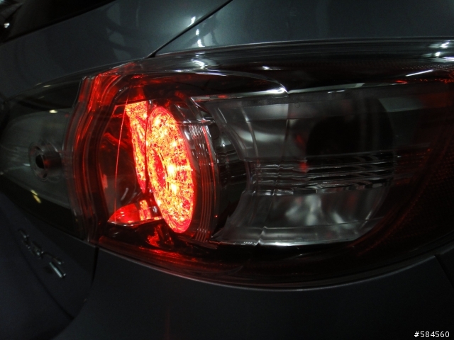 New mazda 3 2.5s 第一次被撞......小鯊魚受傷了.....(1/4更新)