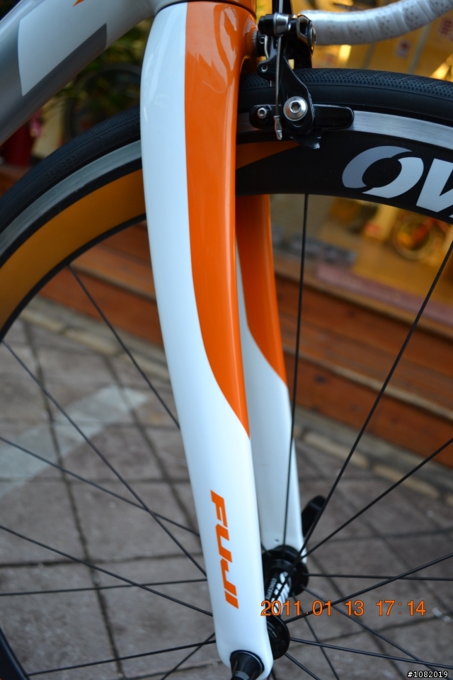 2011年FUJI SUPREME 1.0女性公路車不專業的開箱文