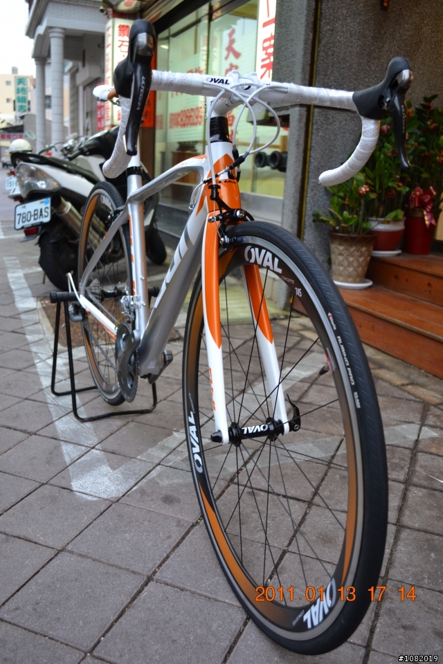2011年FUJI SUPREME 1.0女性公路車不專業的開箱文