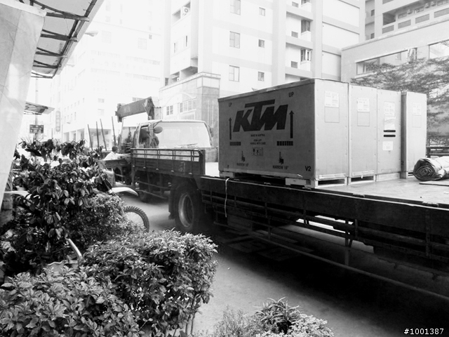 【開箱】2011 KTM SIXDAYS 特別版越野車 紀錄側拍