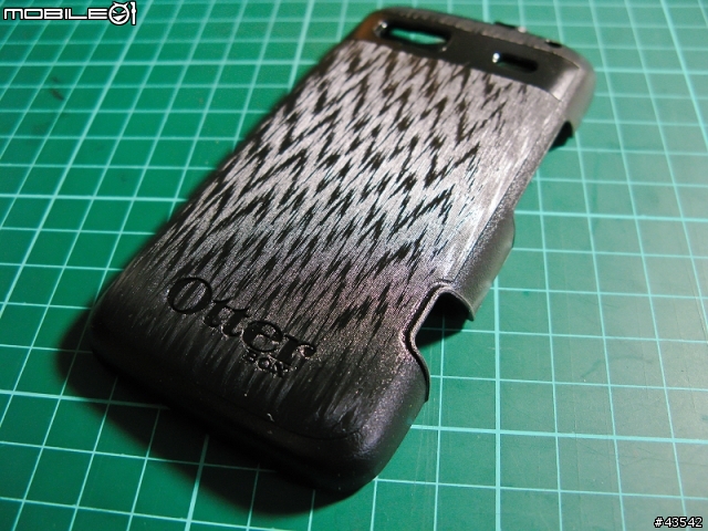 固若金湯的保護 ─ OtterBOX Commuter series for Desire Z