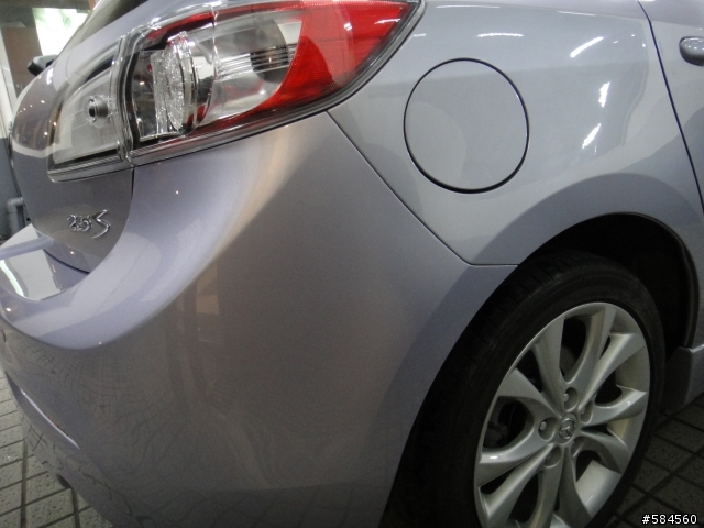 New mazda 3 2.5s 第一次被撞......小鯊魚受傷了.....(1/4更新)