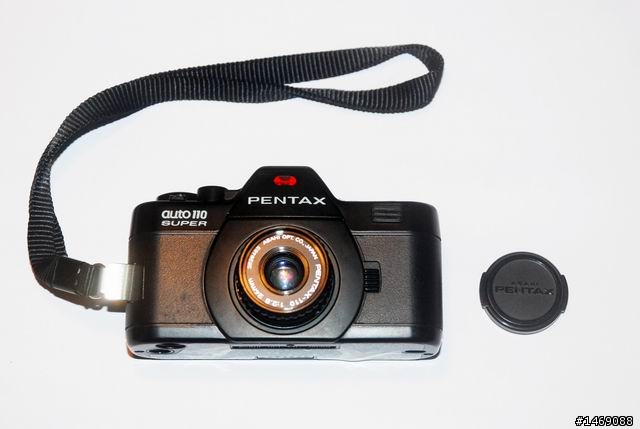 廚櫃裡挖出來的傳統單眼小相機(特殊底片機) PENTAX auto-110-super