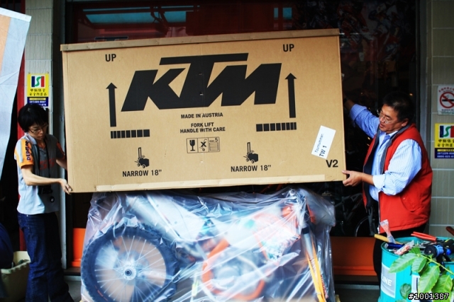【開箱】2011 KTM SIXDAYS 特別版越野車 紀錄側拍