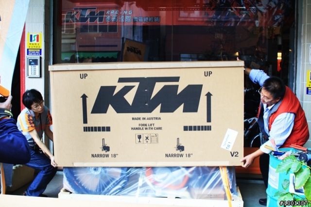 【開箱】2011 KTM SIXDAYS 特別版越野車 紀錄側拍
