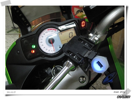 分享 kawasaki versys安裝機車小U電源供應器