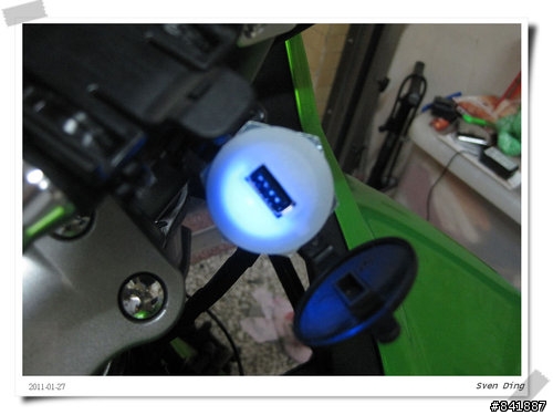 分享 kawasaki versys安裝機車小U電源供應器