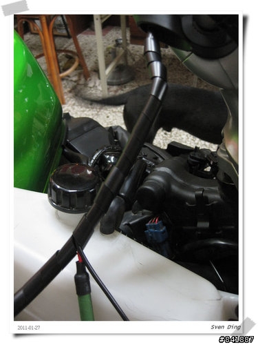 分享 kawasaki versys安裝機車小U電源供應器