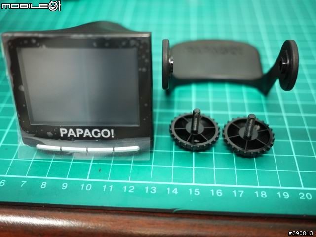 繼"終於有台灣大廠出行車紀錄器了"文章之後-PAPAGO P1 開箱~