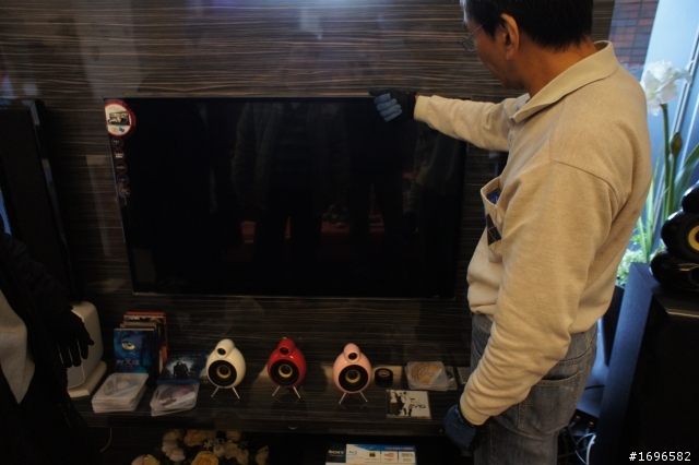 老掉牙的簡易開箱~LG 47LX9500 超薄型3D液晶電視~