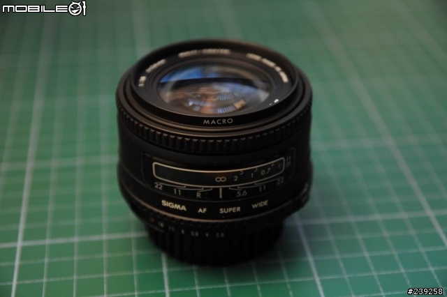 D5000的小巧機身蓋 - Sigma 24mm f2.8 小巧定焦鏡