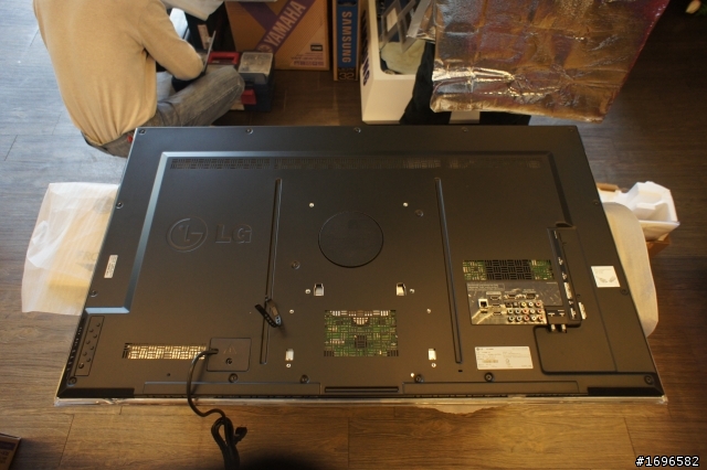老掉牙的簡易開箱~LG 47LX9500 超薄型3D液晶電視~