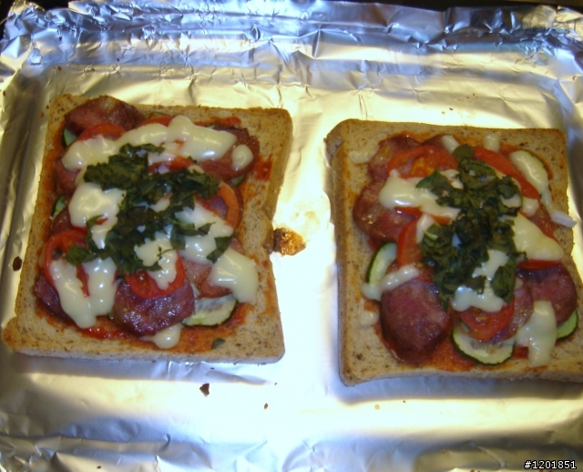 烤箱料理----剩菜再利用之偽pizza