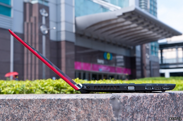 《 熊寶貝 》TOSHIBA R830 商務也能很時尚
