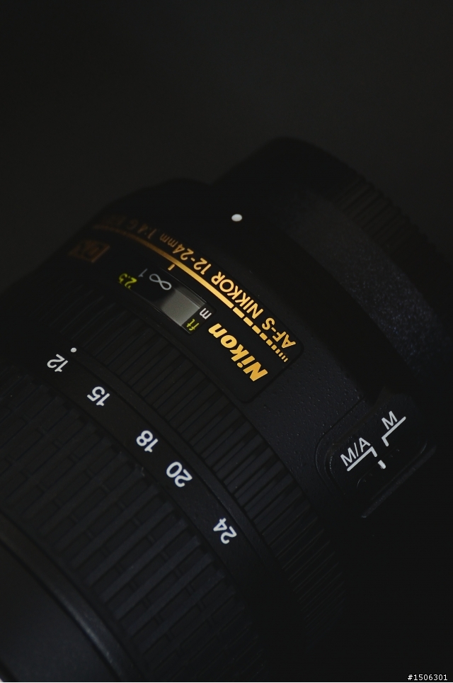 萬惡的深淵 劇毒的金圈圈 迷人的大眼晴 開箱吧Nikon 12-24 F4G