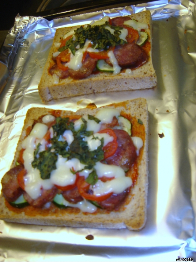 烤箱料理----剩菜再利用之偽pizza