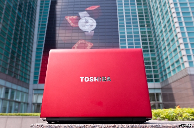 《 熊寶貝 》TOSHIBA R830 商務也能很時尚