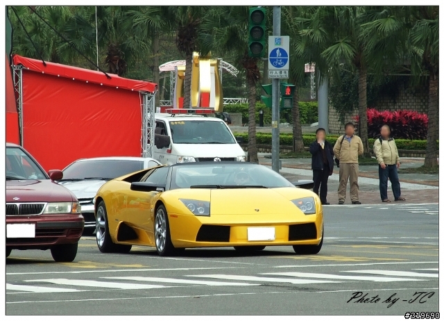 排隊領兔子燈籠所拍到的一些車
