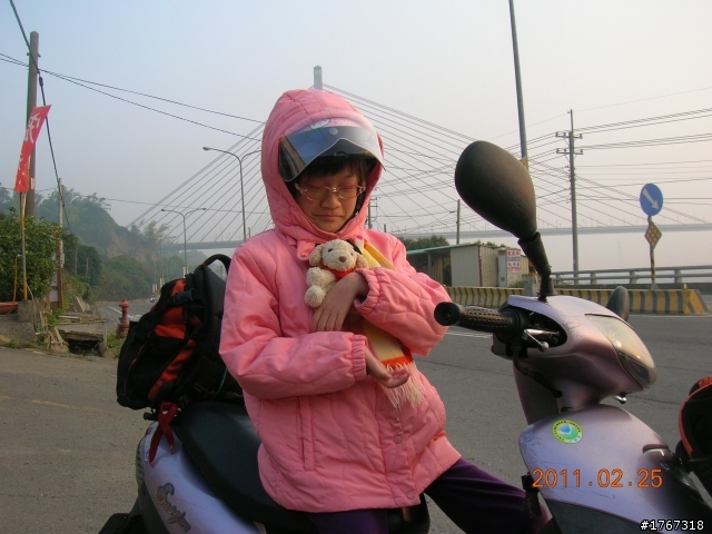 相信自己~~~小安安後山之旅!!