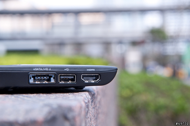 《 熊寶貝 》TOSHIBA R830 商務也能很時尚