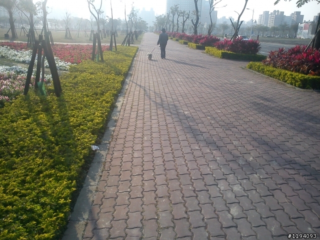 高雄市凹子底 , 很高興目前能有這樣的居住環境 ~