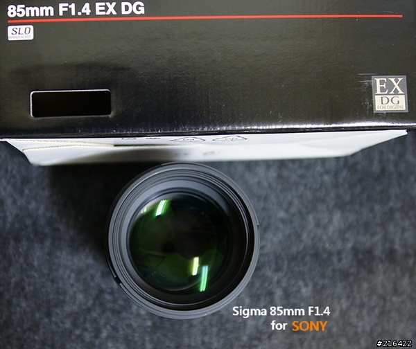 簡單開箱~SIGMA 85mmF1.4 &"薇薇"s85試拍