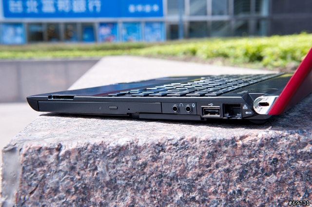 《 熊寶貝 》TOSHIBA R830 商務也能很時尚