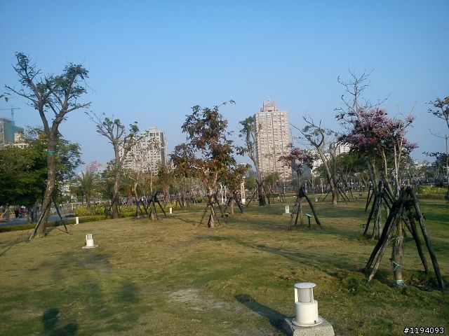 高雄市凹子底 , 很高興目前能有這樣的居住環境 ~