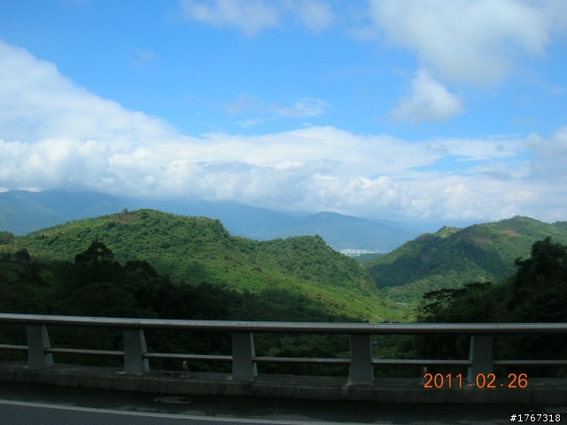 相信自己~~~小安安後山之旅!!