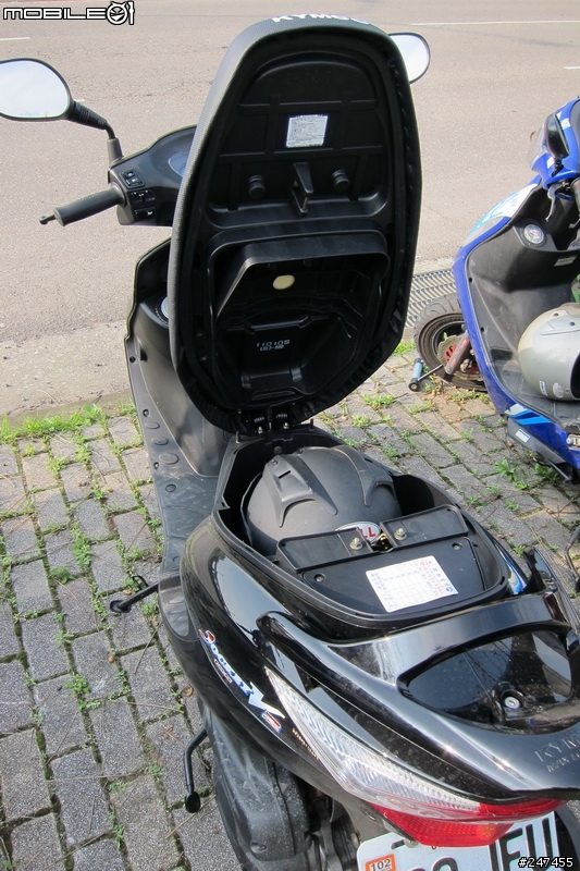生活新夥伴KYMCO V2 125 開箱! 2/27更新車廂及大燈影片