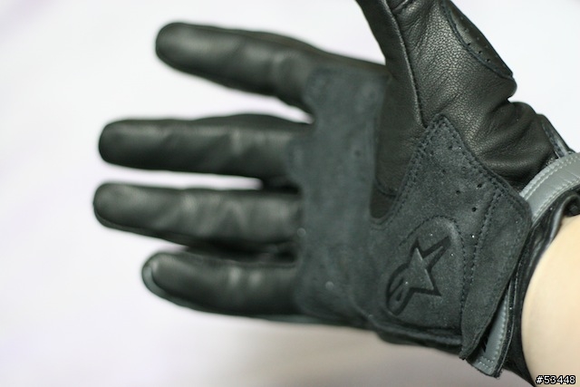 低調卻不失質感的全皮手套 Alpinestars Mustang