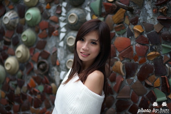 簡單開箱~SIGMA 85mmF1.4 &"薇薇"s85試拍