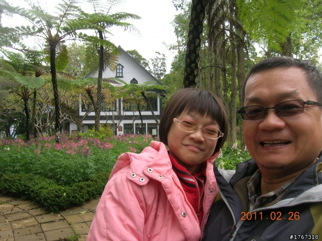 相信自己~~~小安安後山之旅!!