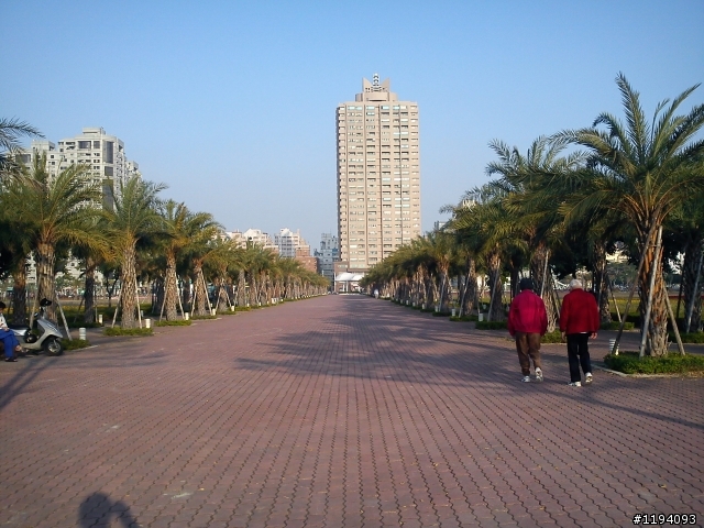 高雄市凹子底 , 很高興目前能有這樣的居住環境 ~