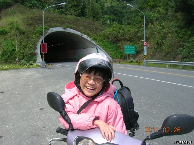 相信自己~~~小安安後山之旅!!