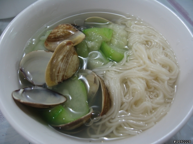 微波爐料理~ 絲瓜蛤蠣麵線