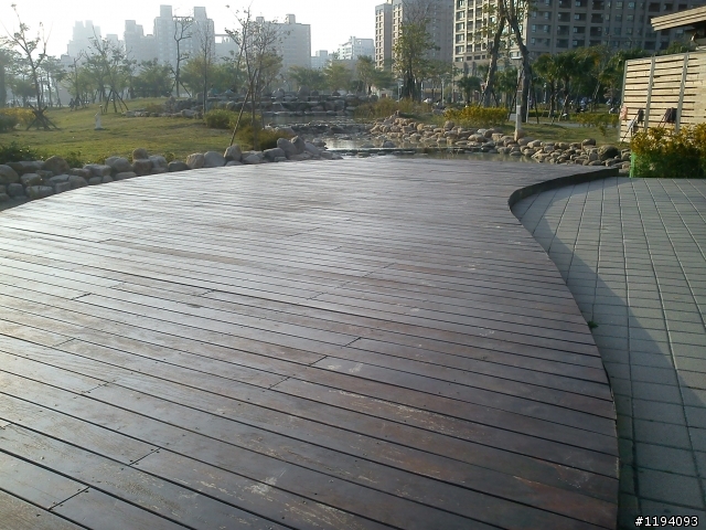 高雄市凹子底 , 很高興目前能有這樣的居住環境 ~