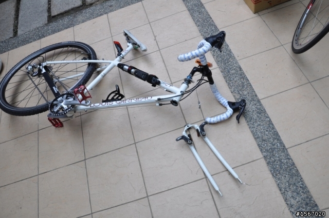 Louis Garneau CT --- 行進中斷裂的前叉