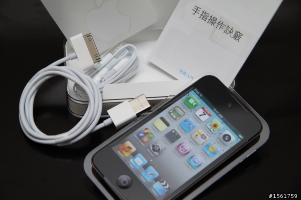 第一次深深受到「蘋果」的毒-iPod touch 4開箱