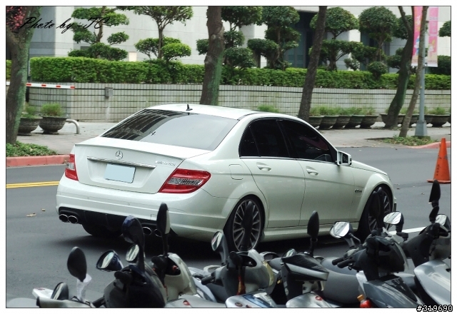 排隊領兔子燈籠所拍到的一些車
