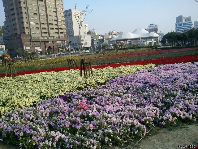 高雄市凹子底 , 很高興目前能有這樣的居住環境 ~