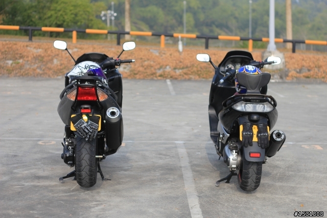 新舊款FF-5+新舊款T-MAX 3帽2車大合照~~