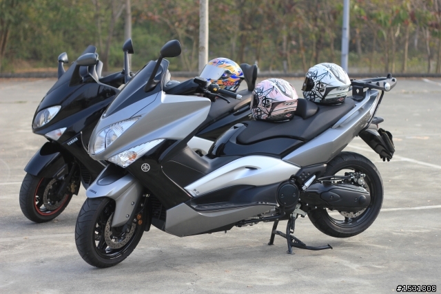 新舊款FF-5+新舊款T-MAX 3帽2車大合照~~