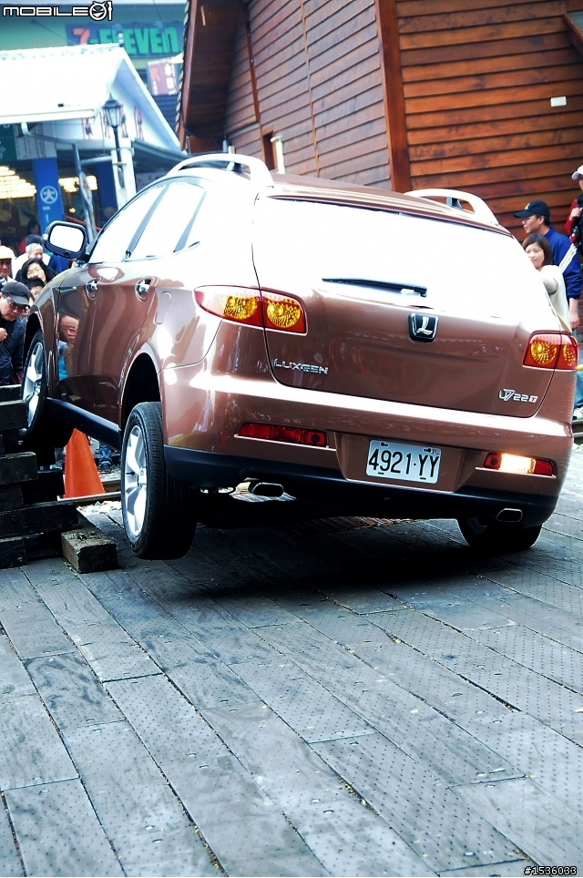 亞洲車神陳和皇2011年3月19日Luxgen車埕車聚神技演出,以181張連續照片串成影片播出。