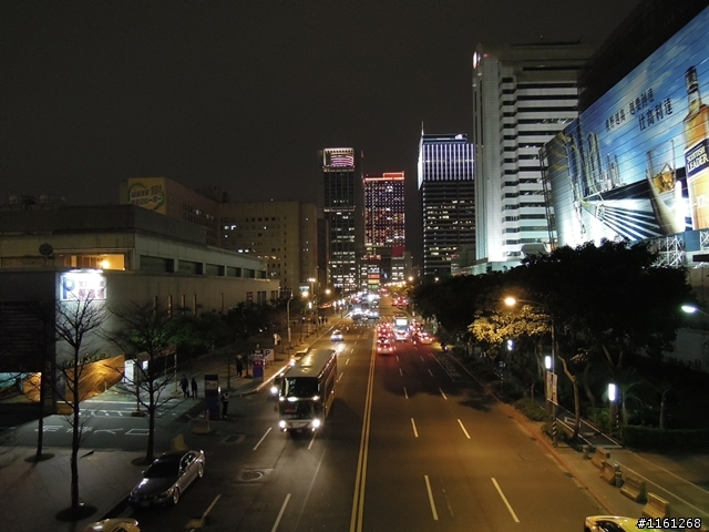 Nikon P300 簡易心得分享 (附圖 新增手持夜拍比較圖)